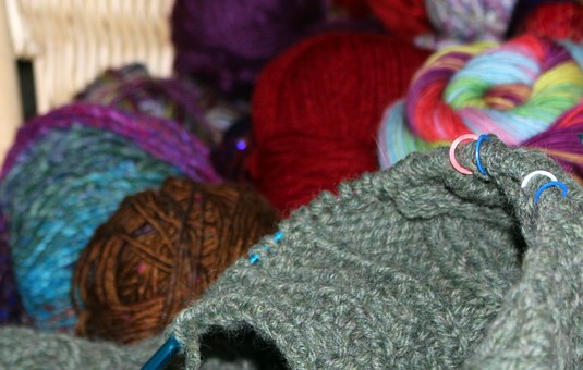 hand-knitting-stitches-the-types-that-are-manipulated